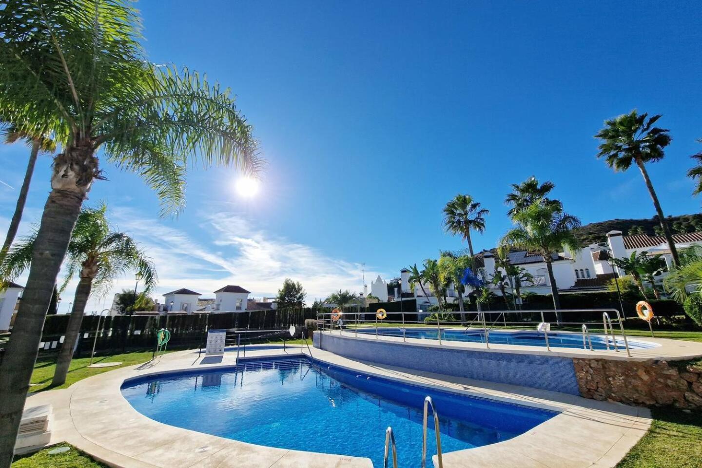 Sun & Palms - Luxurious 2 Bedroom Apartment With A Great Pool Area Mijas Exterior photo