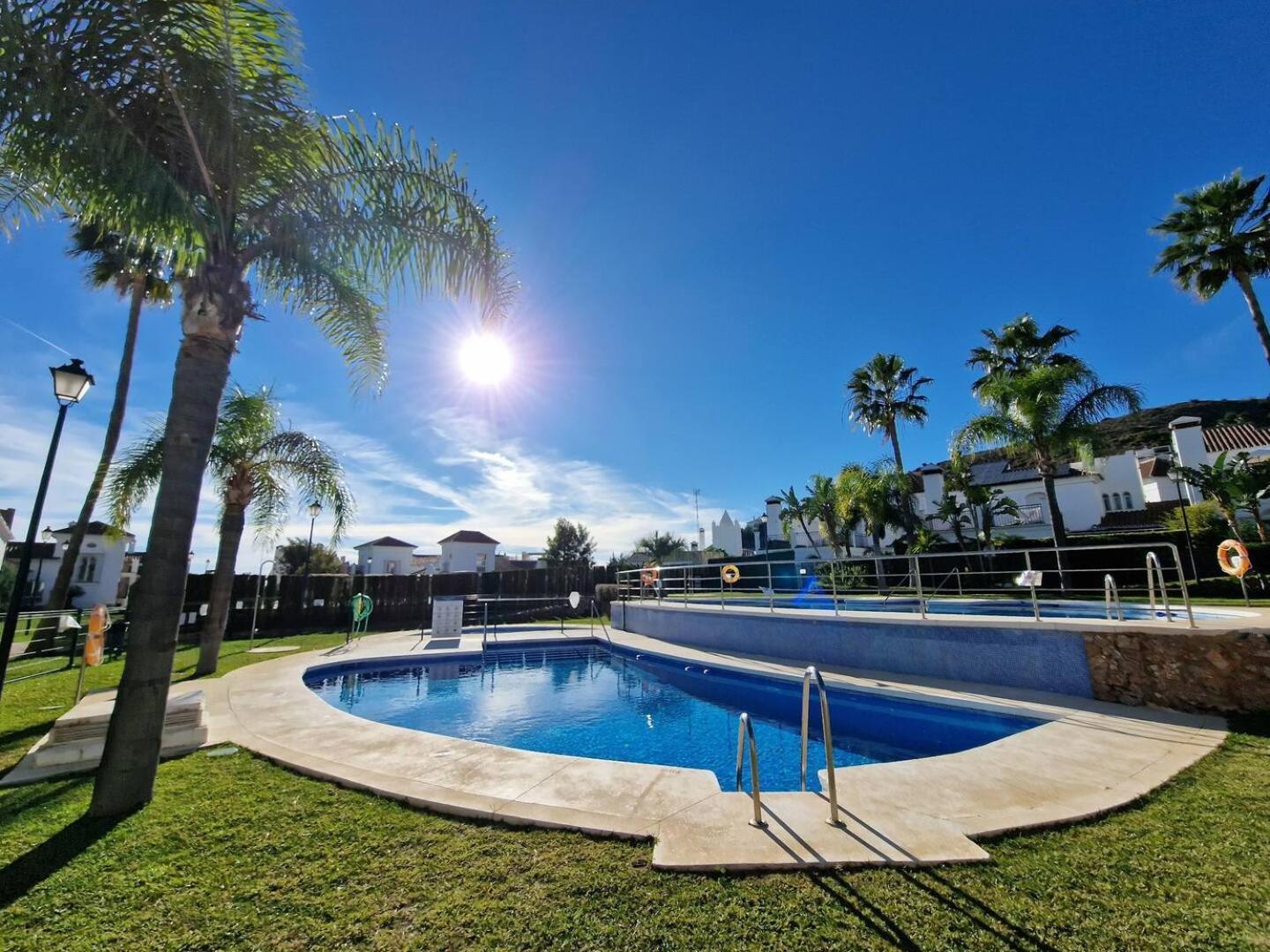 Sun & Palms - Luxurious 2 Bedroom Apartment With A Great Pool Area Mijas Exterior photo